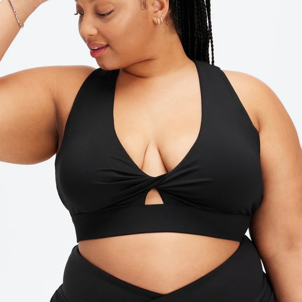 Fabletics Oasis Twist Front Sports Bra